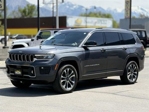 Used 2022 Jeep Grand Cherokee L Overland w/ Luxury Tech Group IV AWD/4WD image 3