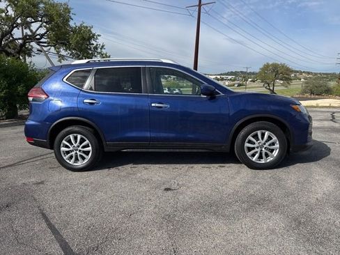 Used 2020 Nissan Rogue SV image 4