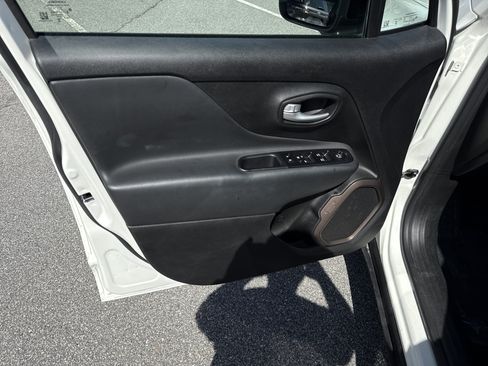 Used 2023 Jeep Renegade Latitude AWD/4WD image 13