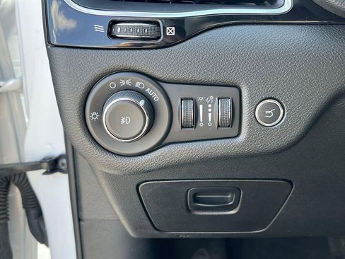 Used 2023 Jeep Cherokee Altitude Lux image 18