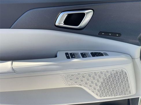 New 2026 Kia Carnival EX image 24