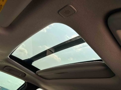 Used 2025 Toyota Corolla Cross LE w/ Moonroof Package FWD image 16