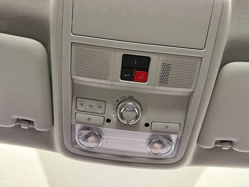 Used 2018 Volkswagen Passat 2.0T SE image 36