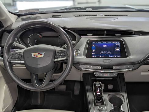Used 2023 Cadillac XT4 Luxury w/ Cold Weather Package AWD/4WD image 5
