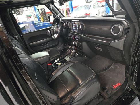Used 2020 Jeep Gladiator Overland image 24