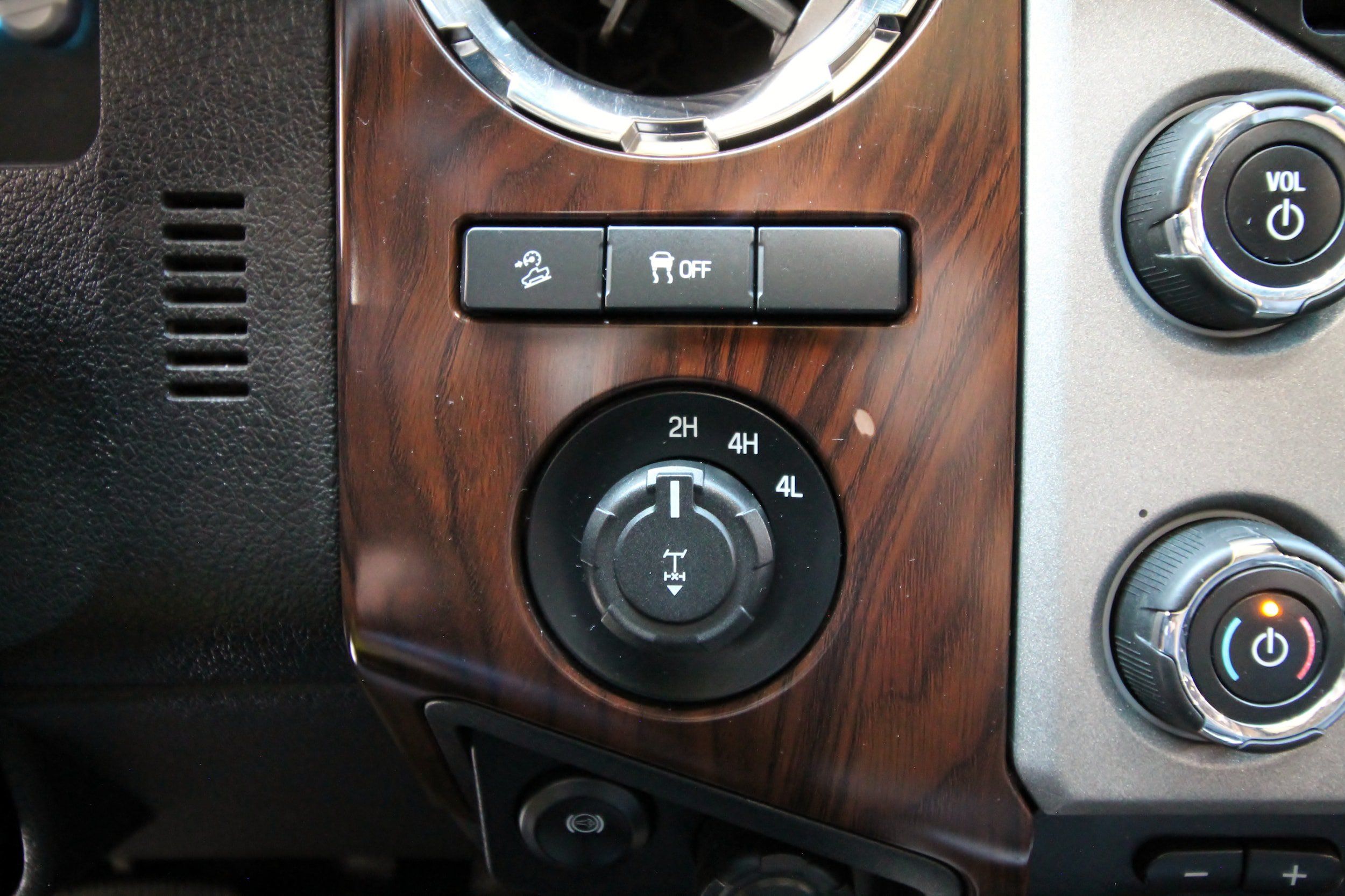 Used 2015 Ford F250 Lariat w/ Lariat Ultimate Package AWD/4WD image 33