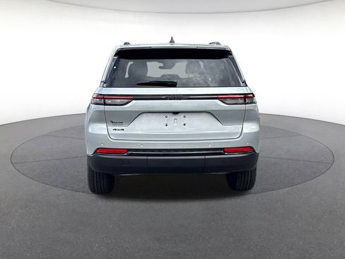 New 2025 Jeep Grand Cherokee Altitude image 4