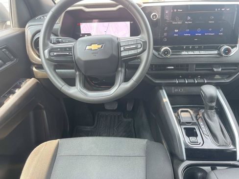 Used 2025 Chevrolet Colorado W/T RWD image 10