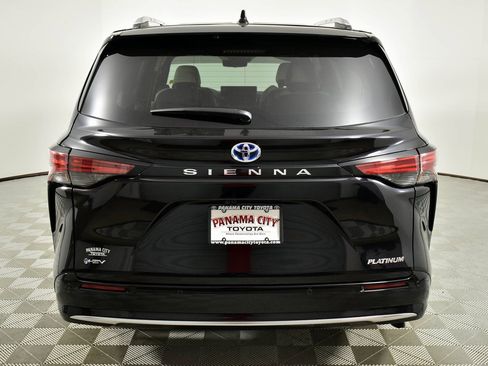 Certified 2025 Toyota Sienna Platinum image 7
