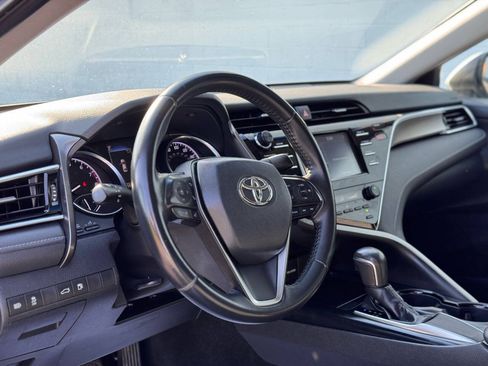 Used 2018 Toyota Camry SE w/ Moonroof Package FWD image 18
