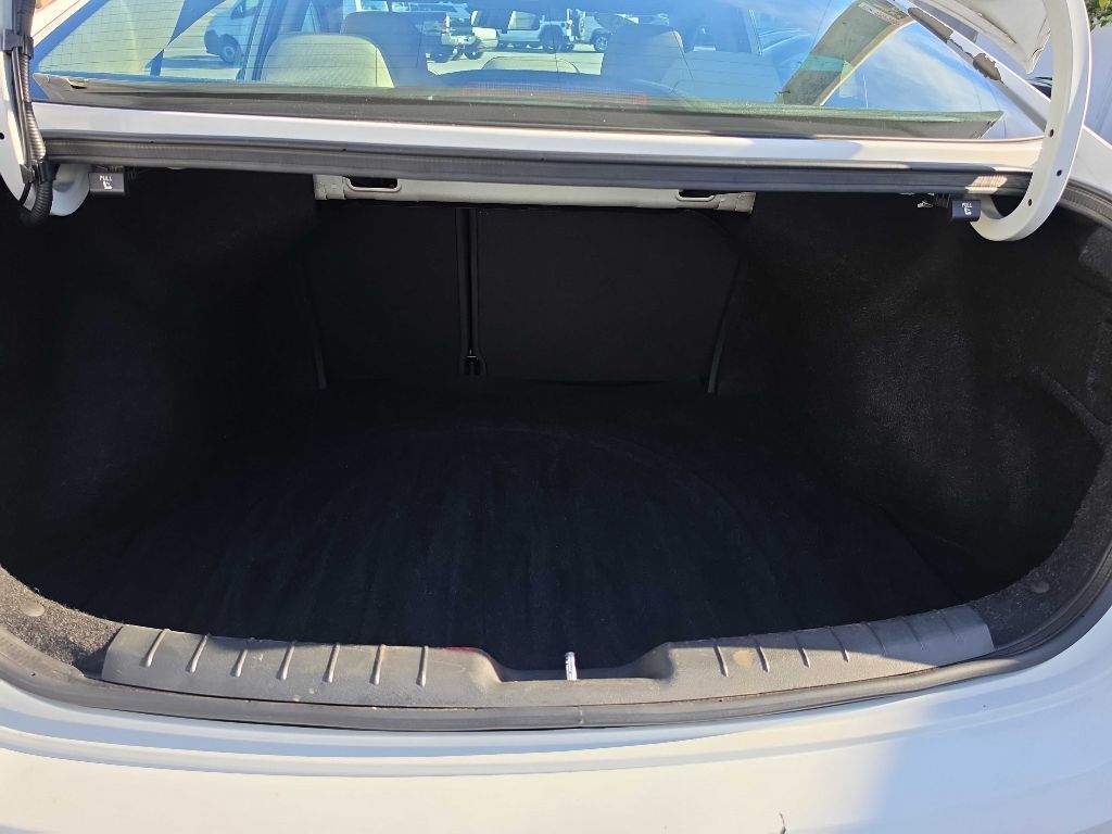 Used 2019 Hyundai Elantra SE FWD image 8