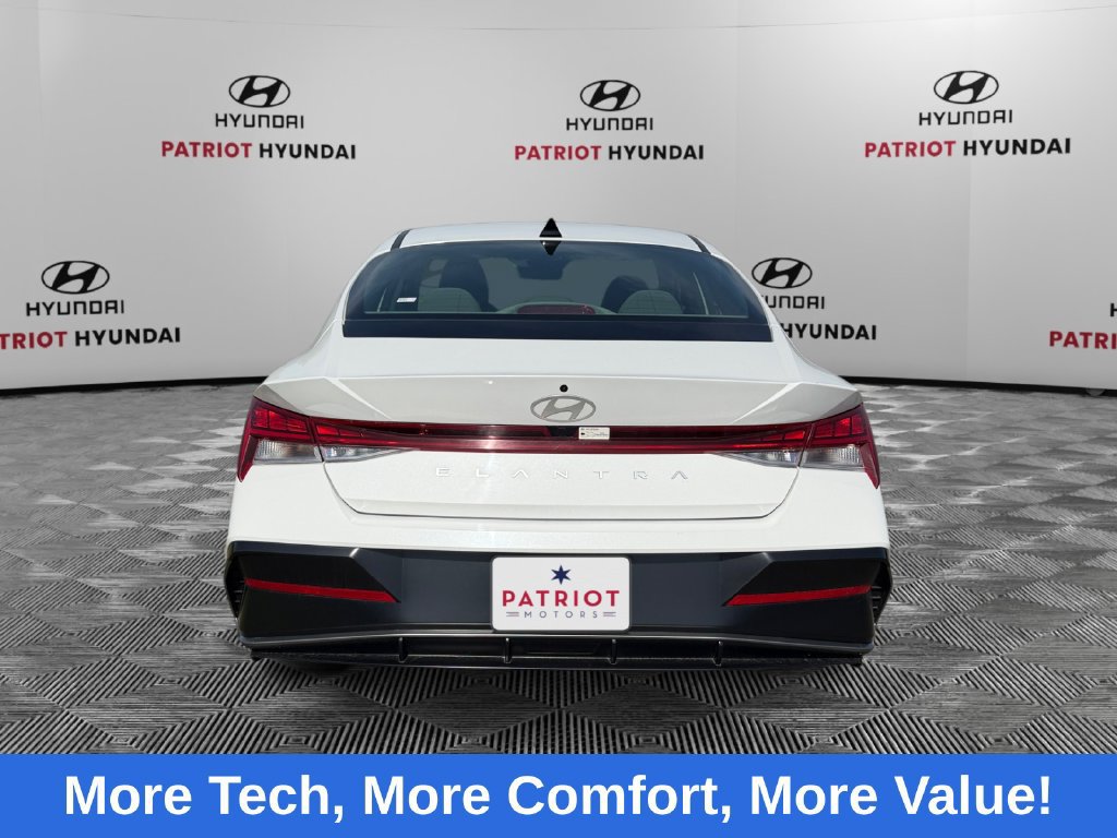 Used 2025 Hyundai Elantra SEL FWD image 4