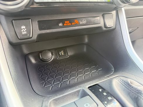 Used 2024 Toyota RAV4 XLE FWD image 20