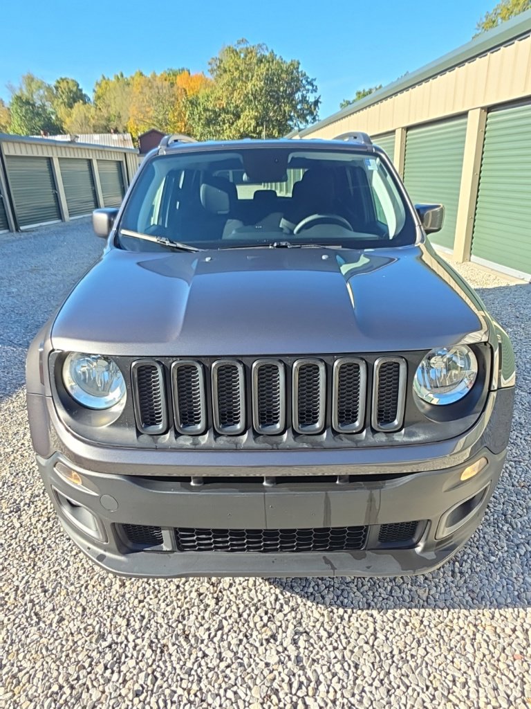 Used 2018 Jeep Renegade Latitude AWD/4WD image 9