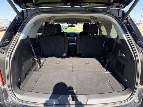 Used 2024 Ford Explorer XLT image 7