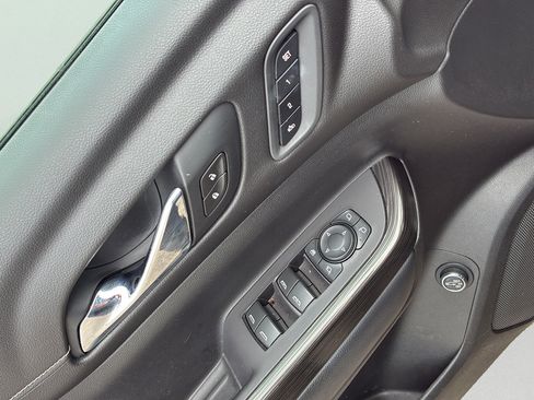 Used 2020 GMC Acadia SLT w/ Premium Package FWD image 21