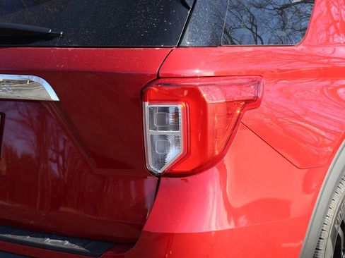 Used 2023 Ford Explorer XLT image 7