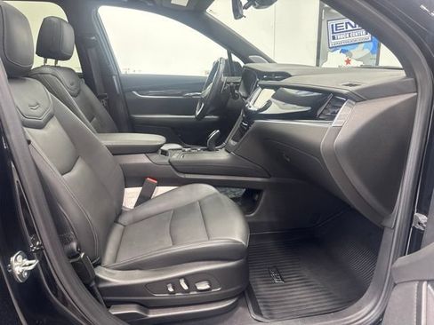 Used 2024 Cadillac XT6 Sport w/ Technology Package AWD/4WD image 17