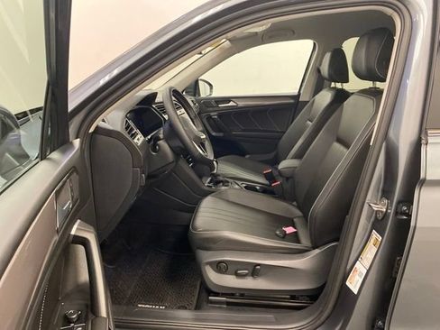 Used 2024 Volkswagen Tiguan SE AWD/4WD image 8