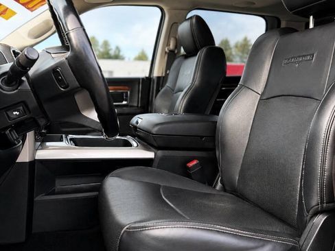 Used 2017 RAM 1500 Laramie w/ Convenience Group AWD/4WD image 3