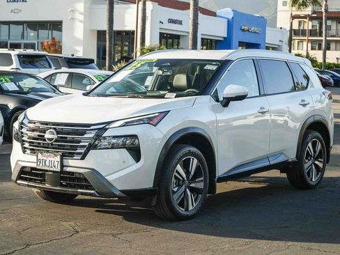 Used 2025 Nissan Rogue SL image 3