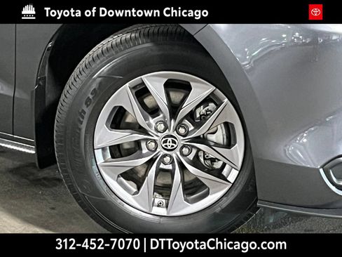 Used 2025 Toyota Sienna XLE w/ XLE Plus Package AWD/4WD image 2