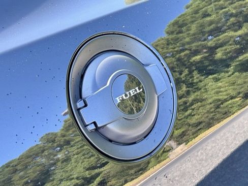 Used 2018 Dodge Challenger SXT image 16