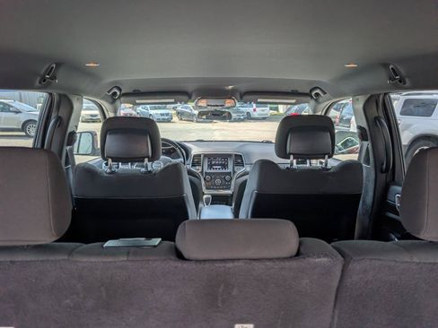 Used 2021 Jeep Grand Cherokee Laredo AWD/4WD image 7