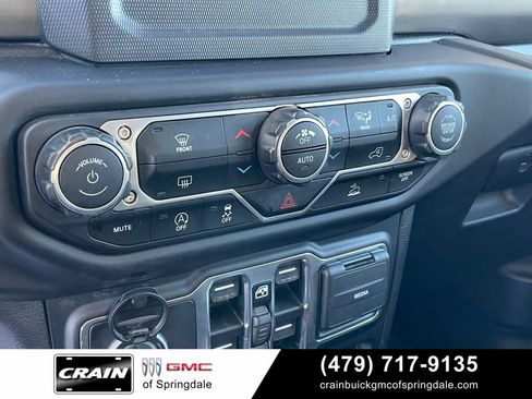 Used 2021 Jeep Wrangler Unlimited Sahara AWD/4WD image 16