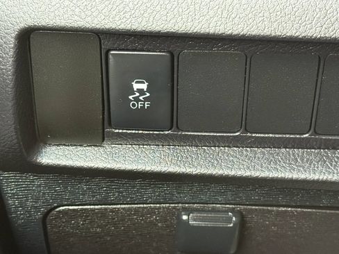 Used 2017 Toyota Sienna SE FWD image 41