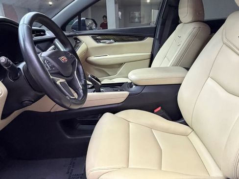 Used 2019 Cadillac XT5 FWD image 13