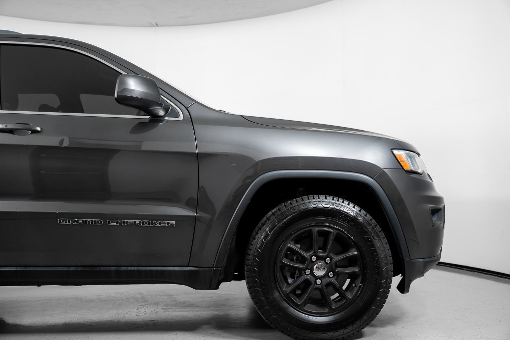 Used 2018 Jeep Grand Cherokee Laredo RWD image 4