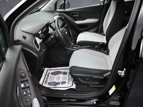 Certified 2020 Chevrolet Trax LS image 19