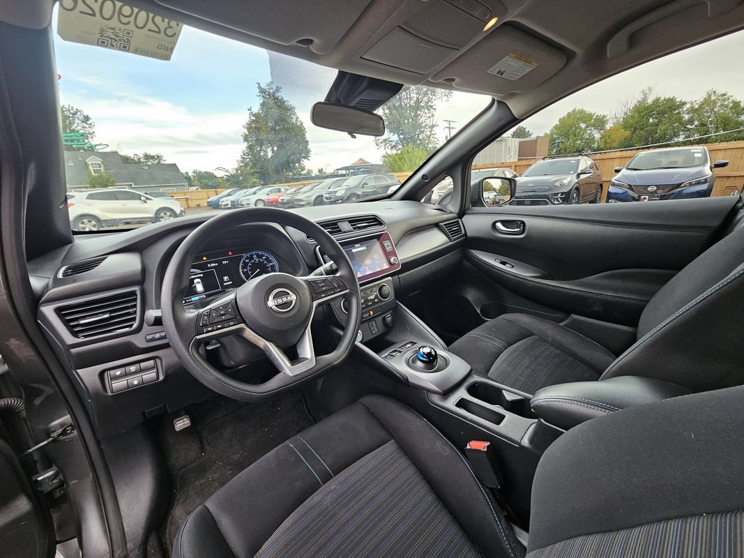 Used 2025 Nissan Leaf S FWD image 3