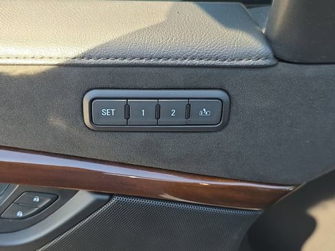 Used 2019 Cadillac Escalade Luxury image 19