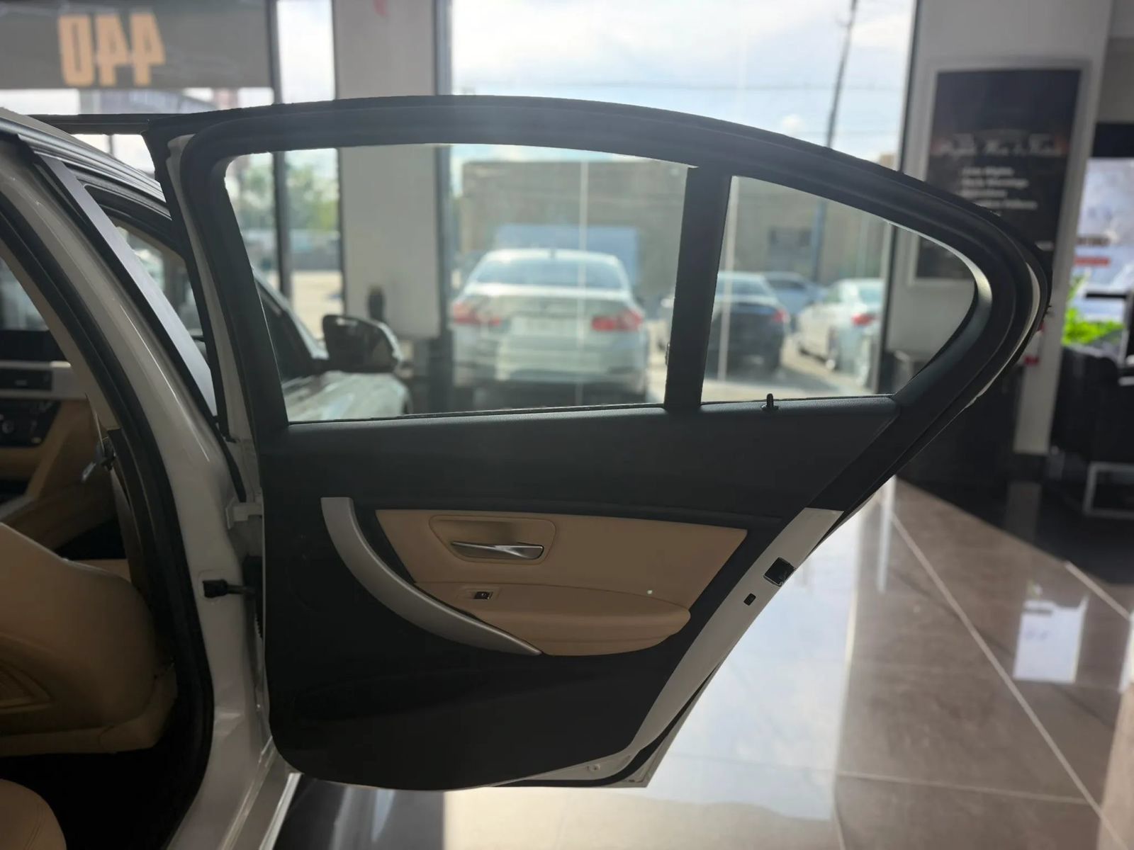 Used 2018 BMW 320i xDrive Sedan w/ Convenience Package AWD/4WD image 10