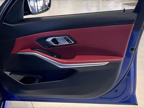 Certified 2022 BMW 330i Sedan w/ M Sport Package image 21