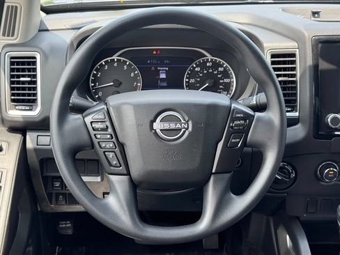Used 2023 Nissan Frontier SV AWD/4WD image 7