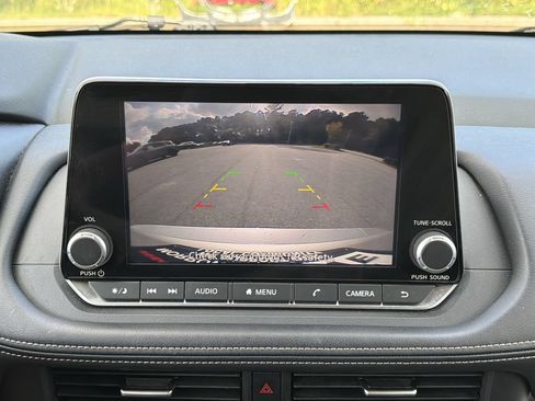 Certified 2025 Nissan Rogue SV AWD/4WD image 3