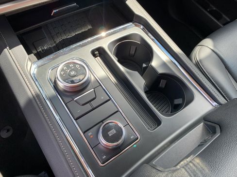 Used 2024 Ford Expedition Max XLT image 26