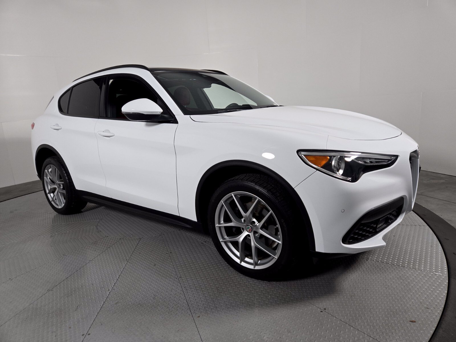 Used 2018 Alfa Romeo Stelvio Ti Sport AWD/4WD image 16