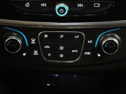 Used 2020 Chevrolet Traverse LT FWD image 22