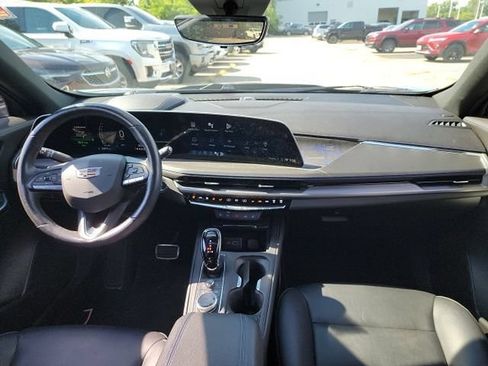 Used 2024 Cadillac XT4 Sport w/ Technology Package FWD image 8
