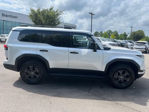Used 2024 Lexus GX 550 AWD/4WD image 7