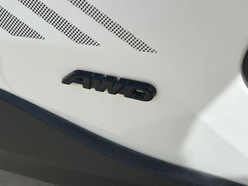 Used 2022 Toyota RAV4 LE AWD/4WD image 15