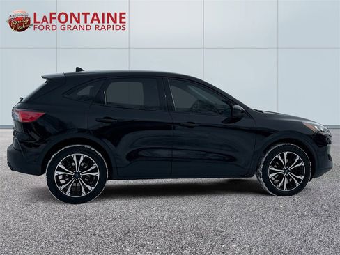 Used 2022 Ford Escape SE w/ SE Sport Appearance Package image 8