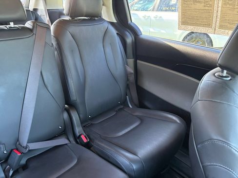 Used 2026 Kia Carnival FWD image 40