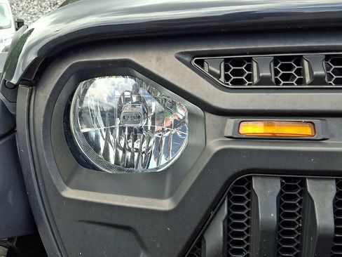 Used 2023 Jeep Gladiator Mojave w/ Cold Weather Group AWD/4WD image 12