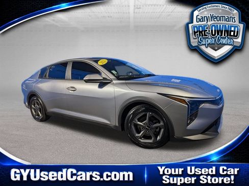 Used 2025 Kia K4 FWD image 1