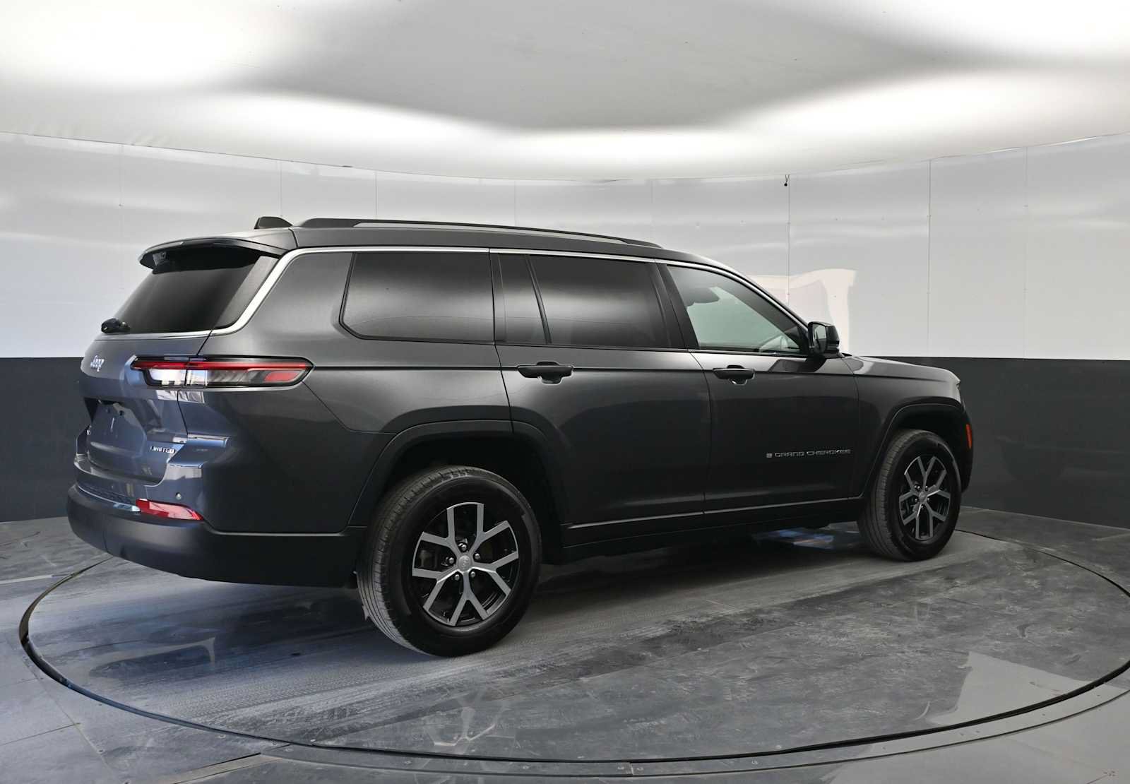 Used 2023 Jeep Grand Cherokee L Limited w/ Luxury Tech Group II AWD/4WD image 8